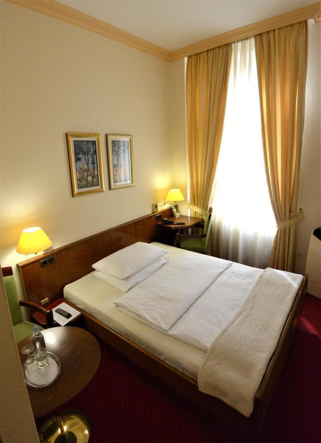 Hotel Am Kochbrunnen 3*